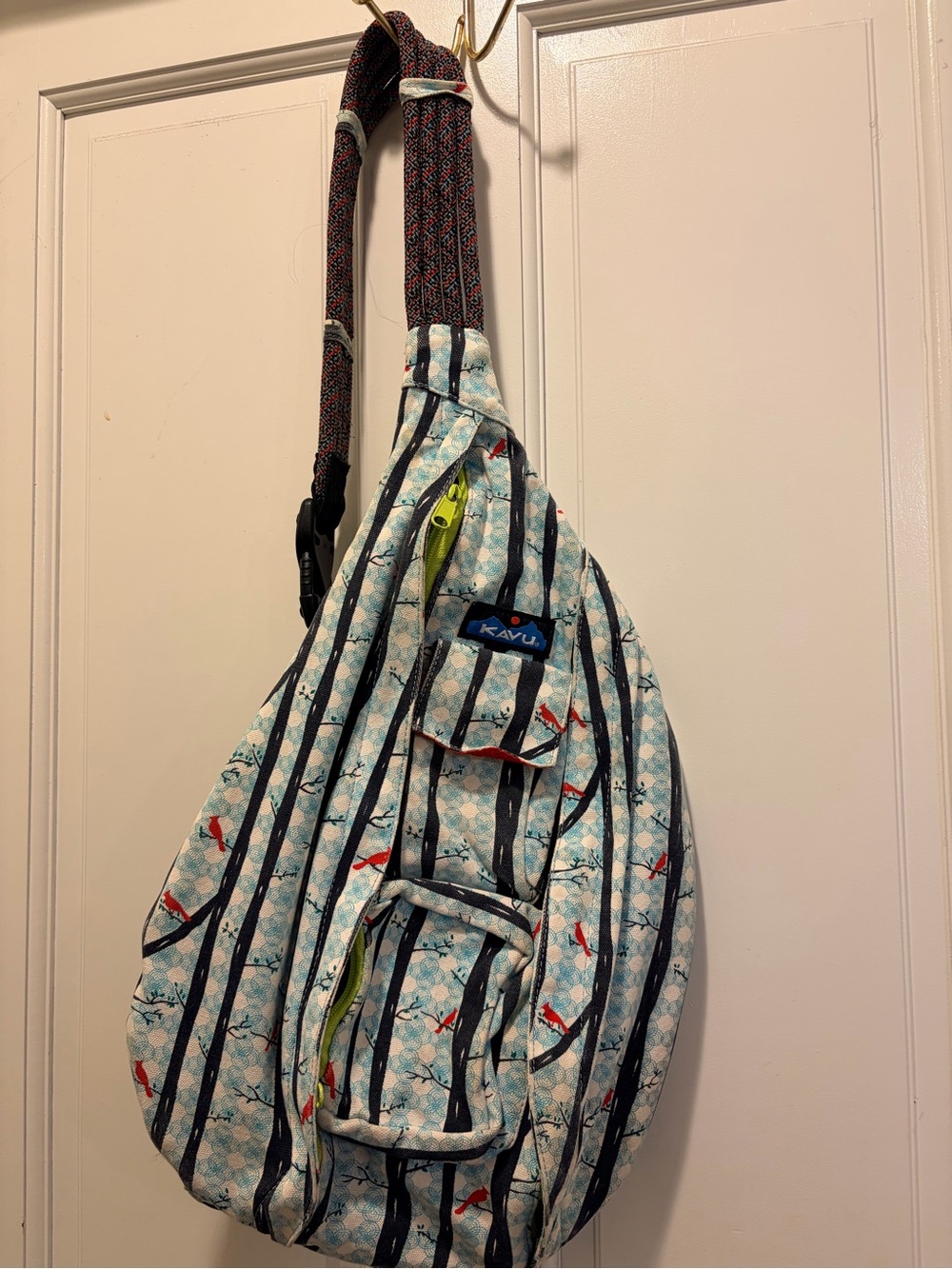 Kavu Men's Teal & Navy Patterned Sling Bag with Red Accents